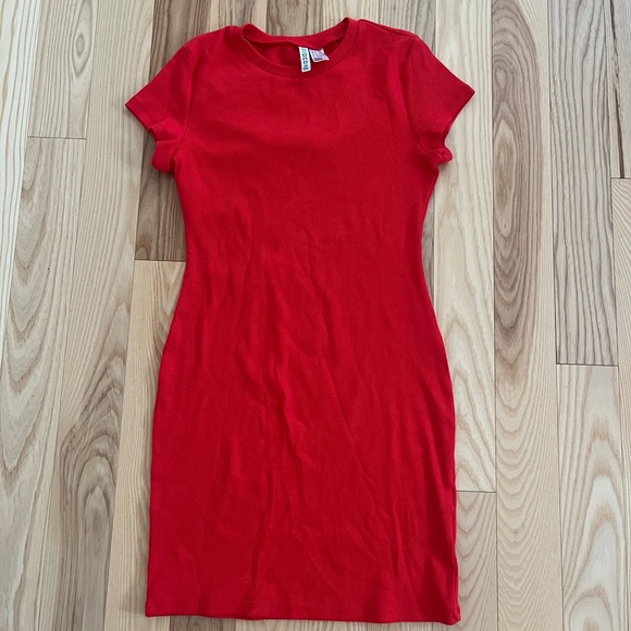 NWOT Red H&M T-Shirt Dress - Picture 1 of 3